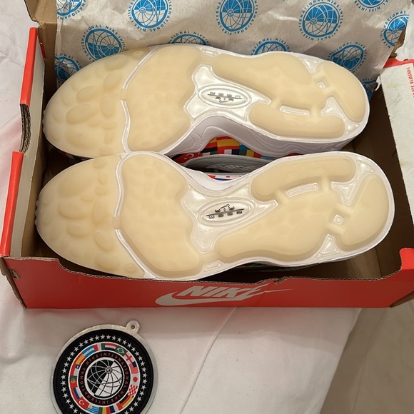 RARE Nike Spiradon international flags One World Air Zoom Max - Picture 13 of 16